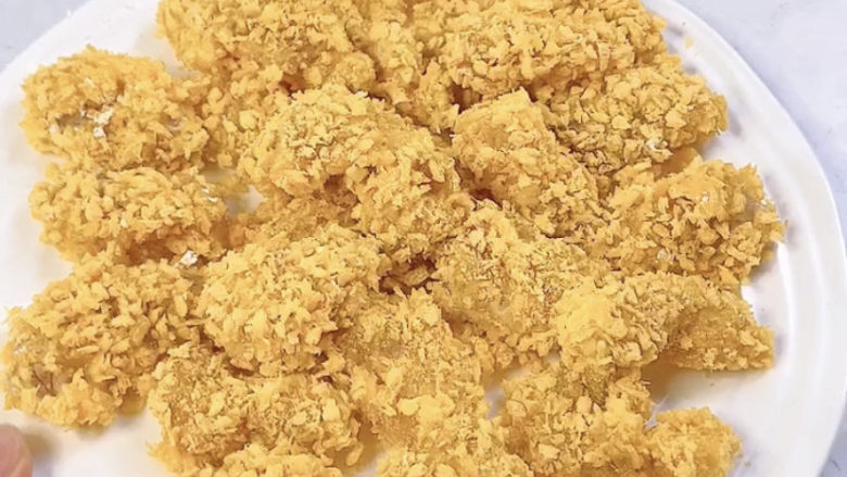 椒香鸡米花,都处理好了,准备上油锅炸啦!