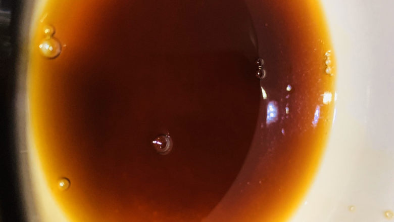 蒜蓉小油菜,加少许清水,搅拌成料汁待用;