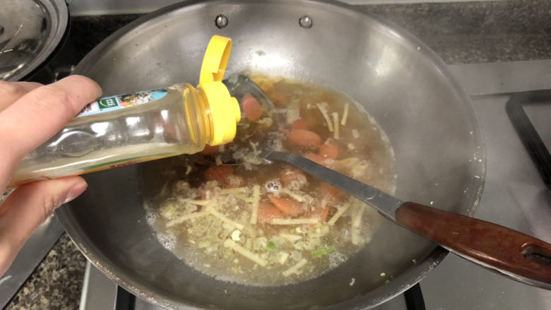 菠菜鸡蛋面➕白毛浮绿水,红掌拨清波,加一茶匙太太乐鸡汁,提鲜