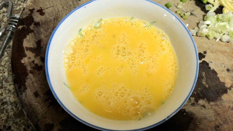 菠菜鸡蛋面➕白毛浮绿水,红掌拨清波,鸡蛋打散成均匀蛋液