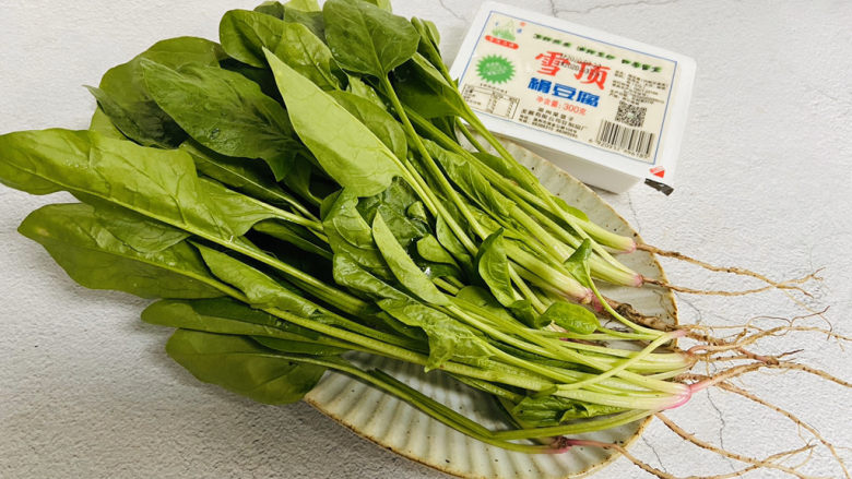 菠菜豆腐汤,准备好食材