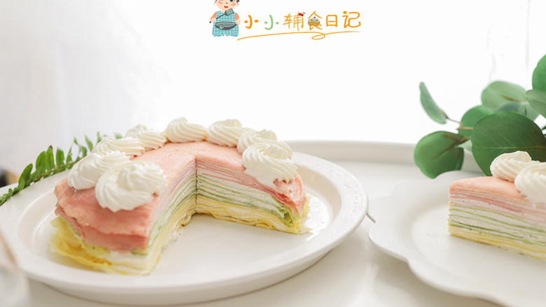 12个月以上辅食三色奶油千层蛋糕,面粉的吸水性有点不一样,所以感觉牛奶太少面糊很难摊开可以多加一点点液体来解决哦