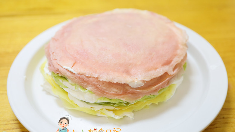 12个月以上辅食三色奶油千层蛋糕,一个颜色五张皮,做好了就是这样的