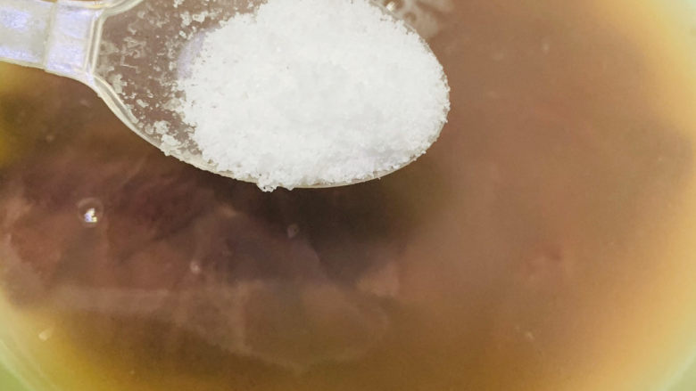 韭菜炒猪肝,加些盐;