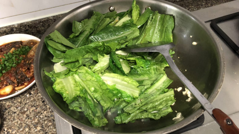 蚝油油麦菜➕柳塘新绿却温柔,加入菜叶部分大火快炒