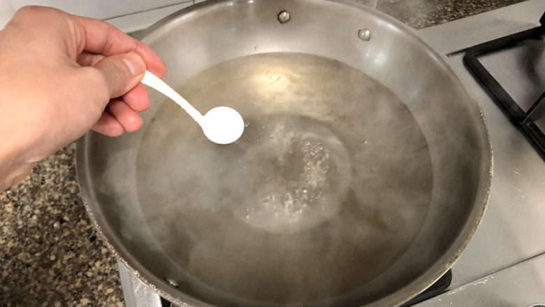 菠菜蛋卷➕绿柳才黄半未匀,坐锅烧水,水开加半茶匙食盐