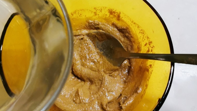 麻酱油麦菜,感觉浓稠度过高 调入适量纯净水 搅拌