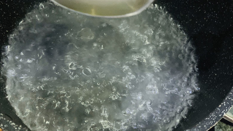 菠菜豆腐汤,加少许油;