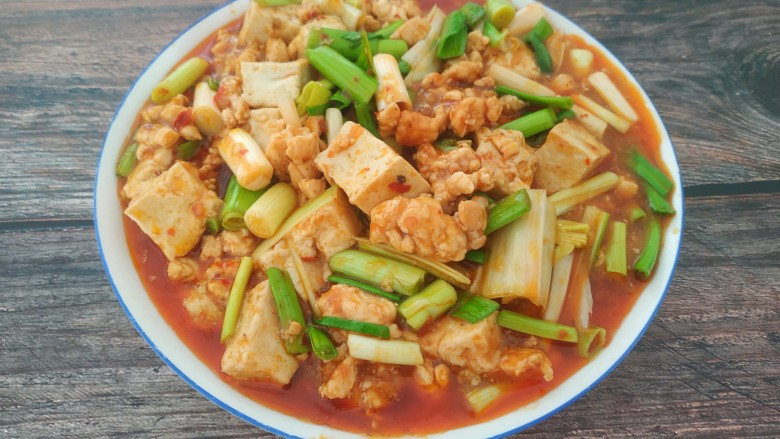 蒜苗鸡肉烧豆腐,成品图