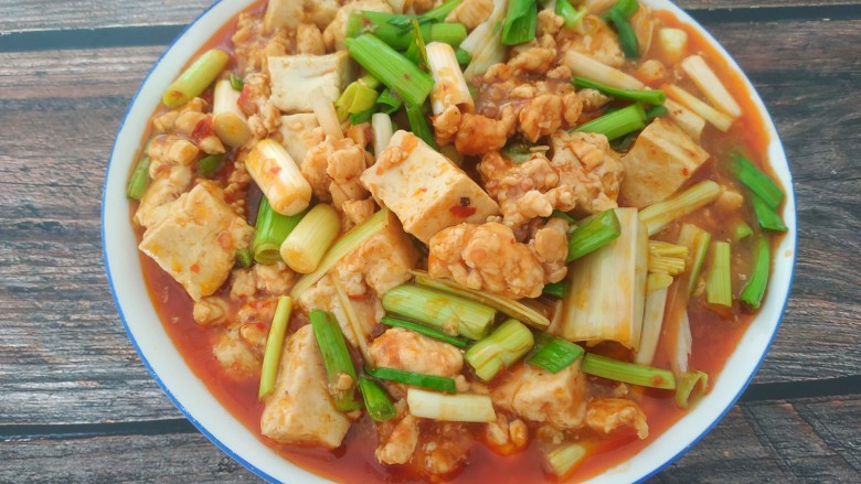 蒜苗鸡肉烧豆腐,成品图