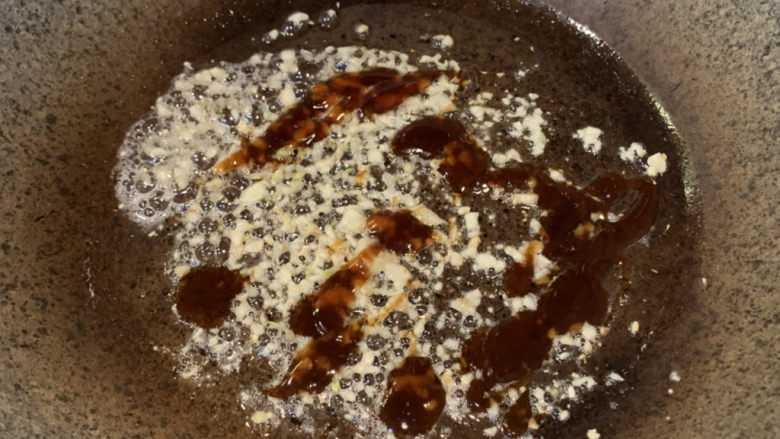 蚝油油麦菜,放入2勺<a style='color:red;display:inline-block;' href='/shicai/ 721'>蚝油</a>