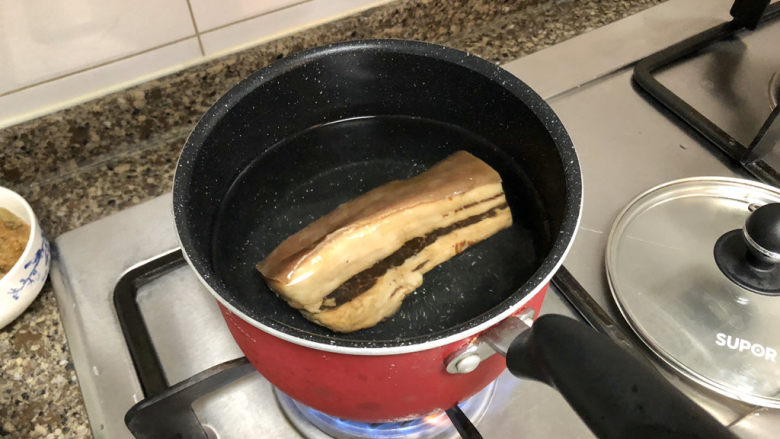 春笋炒腊肉➕好竹连山觉笋香,腊肉冷水下锅,