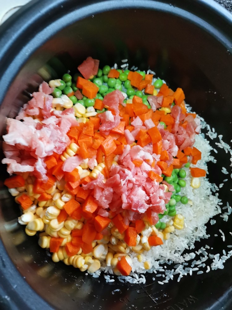 听说,这是在幼儿园最受欢迎的饭,五彩饭,瘦肉