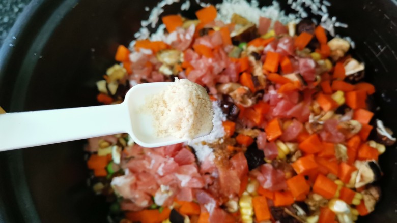 听说,这是在幼儿园最受欢迎的饭,五彩饭,鸡精