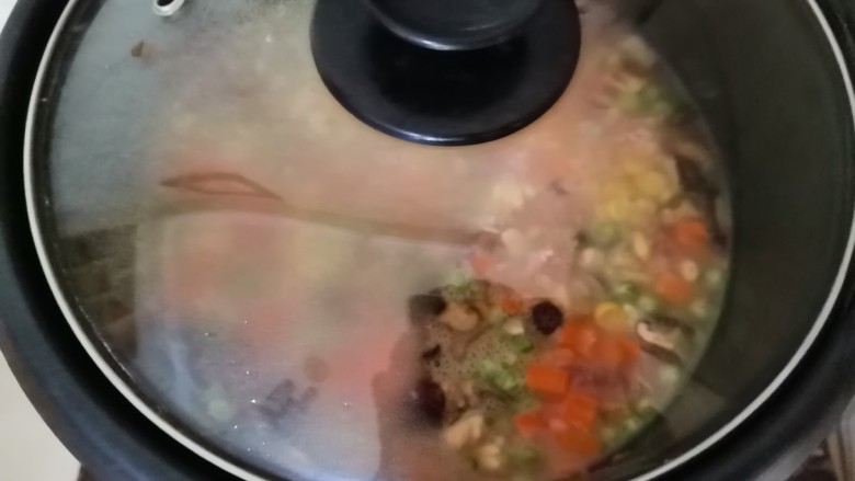 听说,这是在幼儿园最受欢迎的饭,五彩饭,煮饭