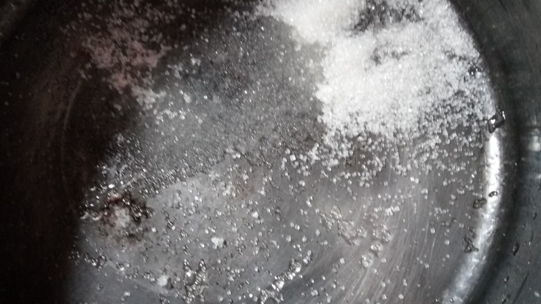 焦糖奶茶,加入<a style='color:red;display:inline-block;' href='/shicai/ 3729'>白糖</a>