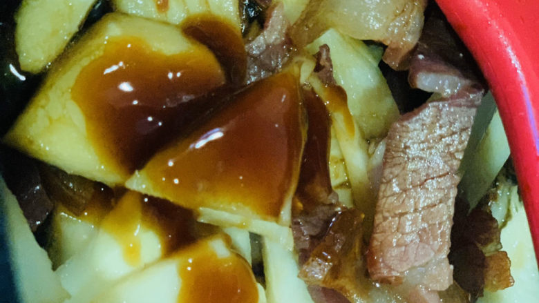春笋炒腊肉,加<a style='color:red;display:inline-block;' href='/shicai/ 721'>蚝油</a>;