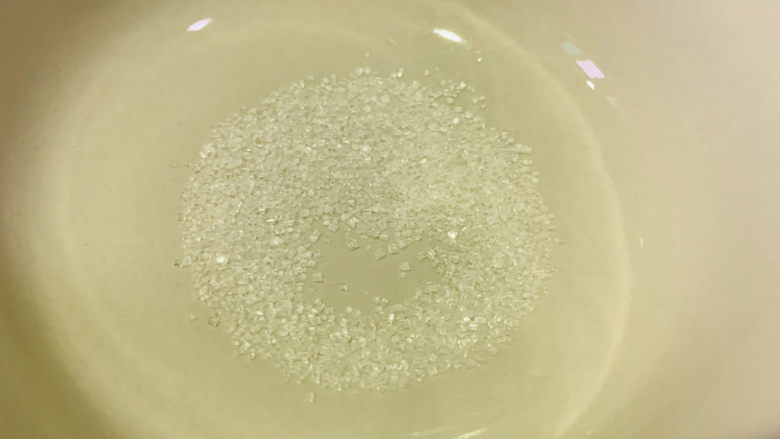 麻酱油麦菜,准备一个小碗,调料汁,<a style='color:red;display:inline-block;' href='/shicai/ 3729'>白糖</a>1勺;