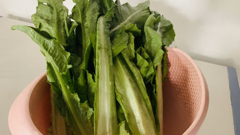 麻酱油麦菜,清水洗净,待用;