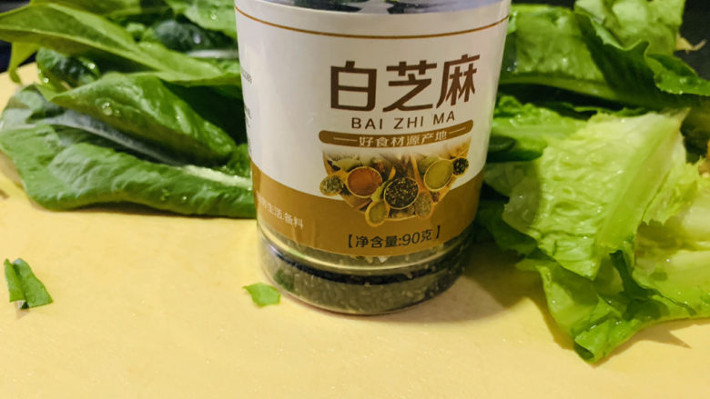 麻酱油麦菜,芝麻增香,营养也丰富;