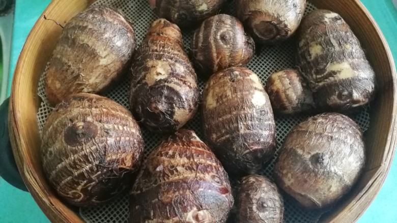 芋饺,放上蒸笼,大火蒸30分钟,用筷子可以轻松插穿就是熟了