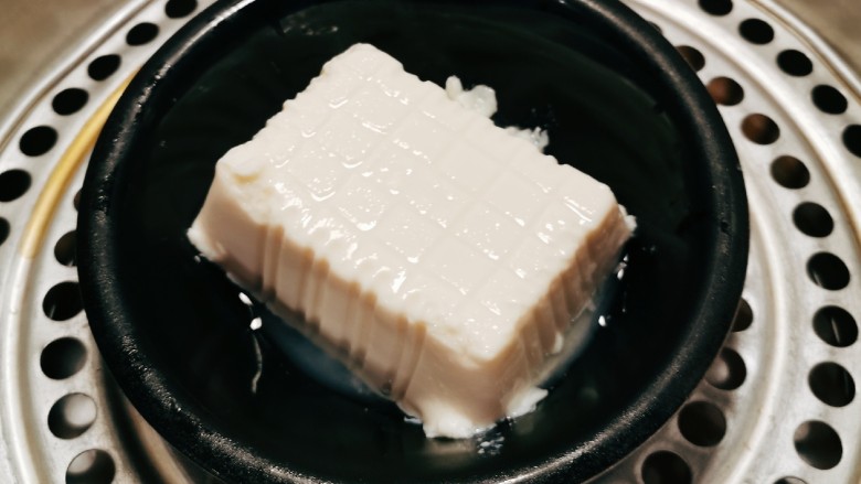 奶白鲫鱼豆腐汤,上蒸锅蒸10分钟 增加韧性