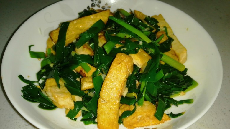 韭菜炒豆腐,<a style='color:red;display:inline-block;' href='/shicai/ 116'>韭菜</a>炒豆腐。