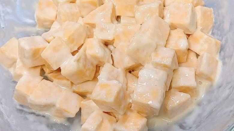 红薯饼,搅拌成这样的状态就可以了。