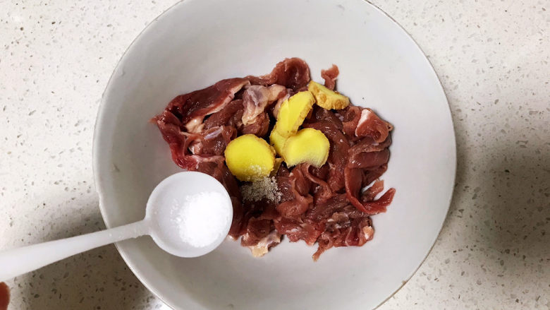 生滚牛肉粥,加盐;