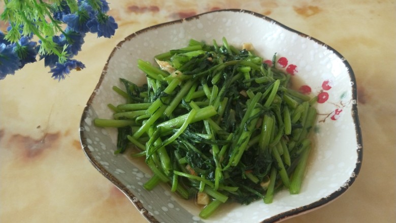 蒜泥茼蒿,成品图