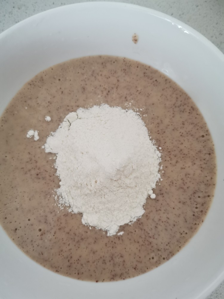 枣饼(二十分钟速成,手残党可入),我大概是放了三次这样多的面粉。
