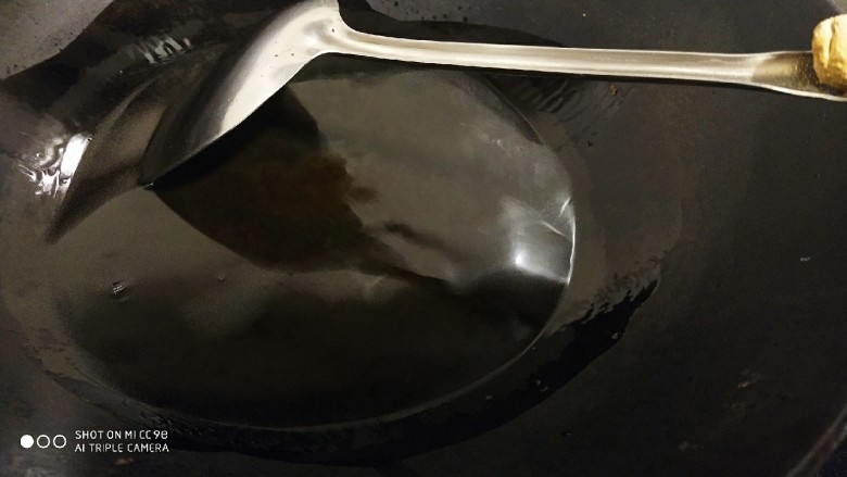 鲜辣香菇鸡肉酱 炒菜下饭好帮手,干锅倒入油