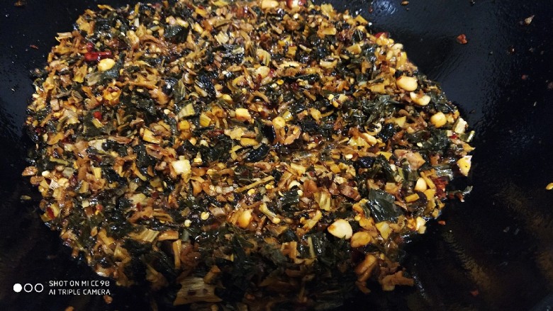 香辣梅干菜 超级下饭,水煮干,盛碗待用