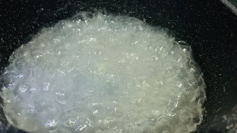 芒果西米捞,打开大火,再次煮开,然后关火,盖锅焖;