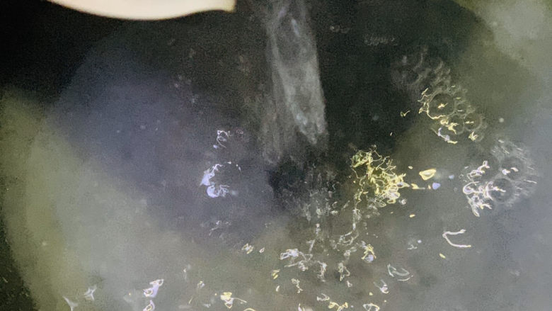 芒果西米捞,这时再加半碗水,继续煮开,关火,盖锅盖焖;