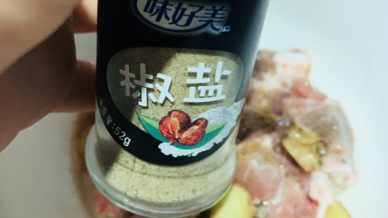 糖醋菠萝排骨,加<a style='color:red;display:inline-block;' href='/shicai/ 704'>椒盐</a>;