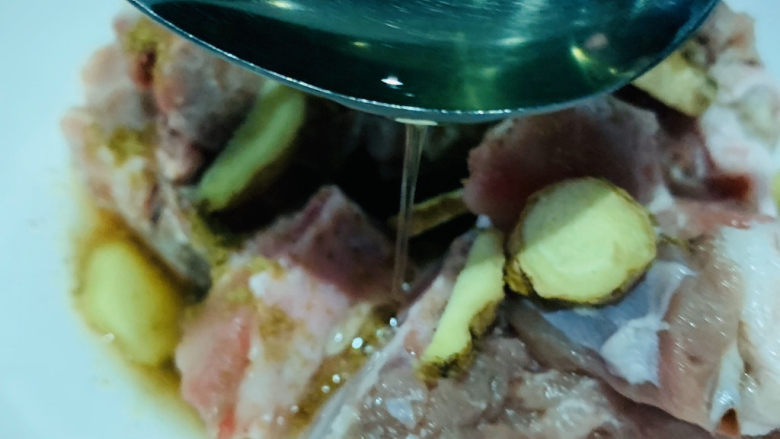 糖醋菠萝排骨,加1勺油;