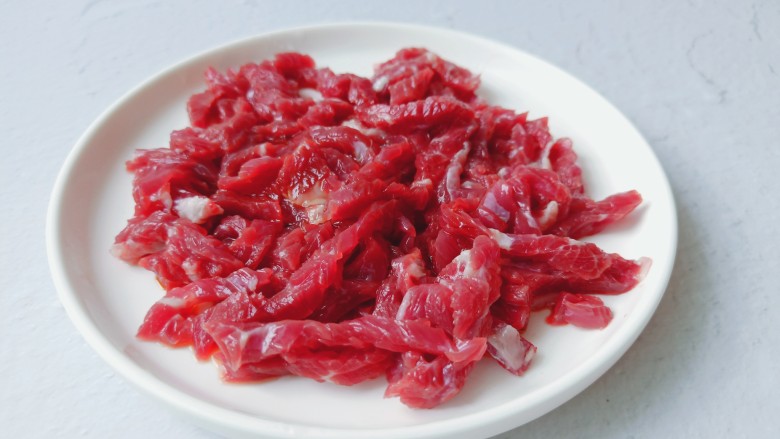 蒜苔炒牛肉,<a style='color:red;display:inline-block;' href='/shicai/ 829'>十三香</a>加半勺。