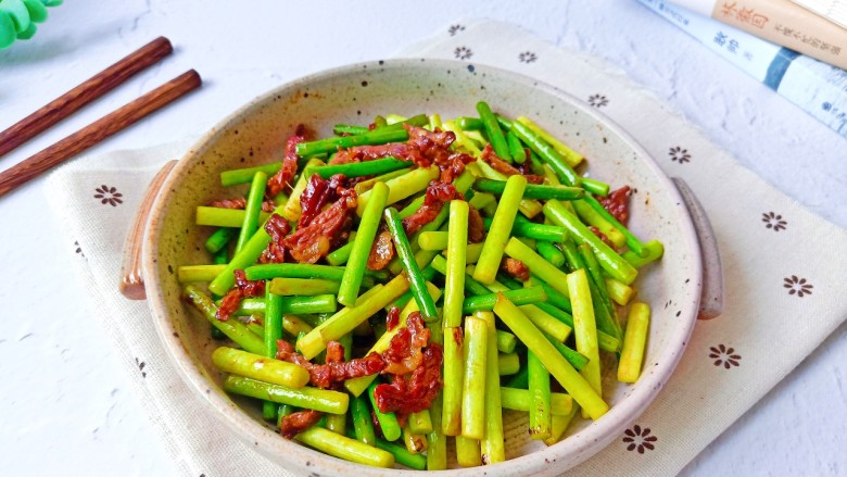 蒜苔炒牛肉,快来尝尝吧！