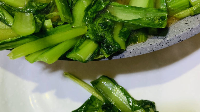 清炒芥菜,起锅;