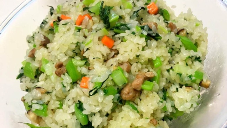 芥菜饭,芥菜饭的特征:饭松菜嫩,香甘爽口。