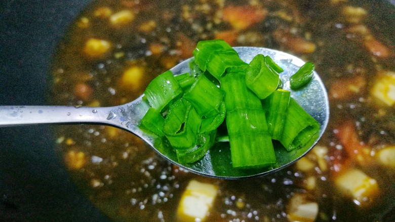 紫菜番茄豆腐汤,一勺葱花。