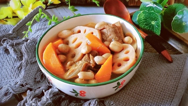 花生莲藕排骨汤