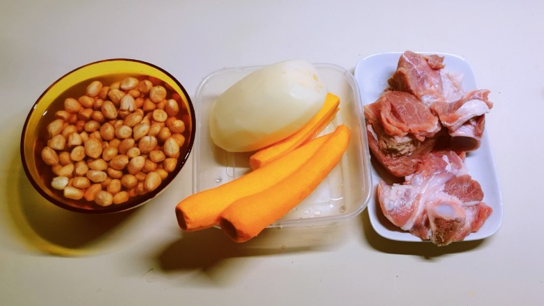 花生莲藕排骨汤,食材准备好