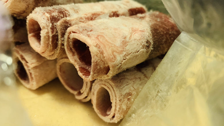 生滚牛肉粥,<a style='color:red;display:inline-block;' href='/shicai/ 39917'>牛肉卷</a>,待用;