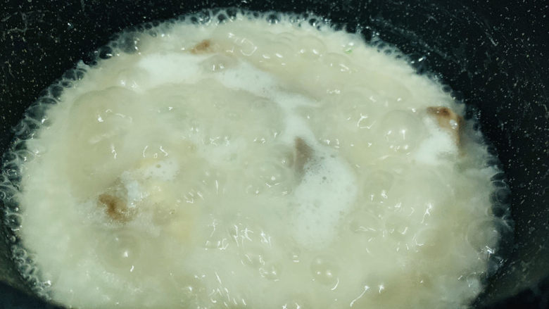 生滚牛肉粥,再煮开;