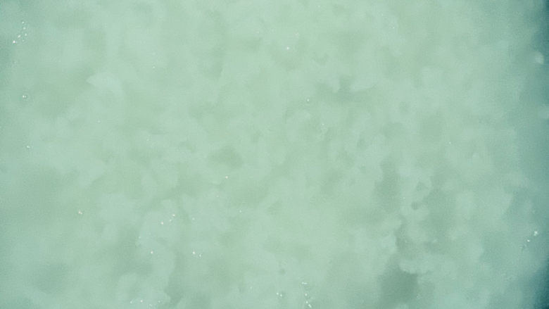 生滚牛肉粥,这是煮好的白粥;
