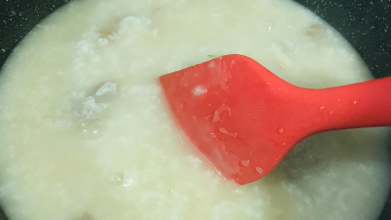 生滚牛肉粥,搅拌均匀;