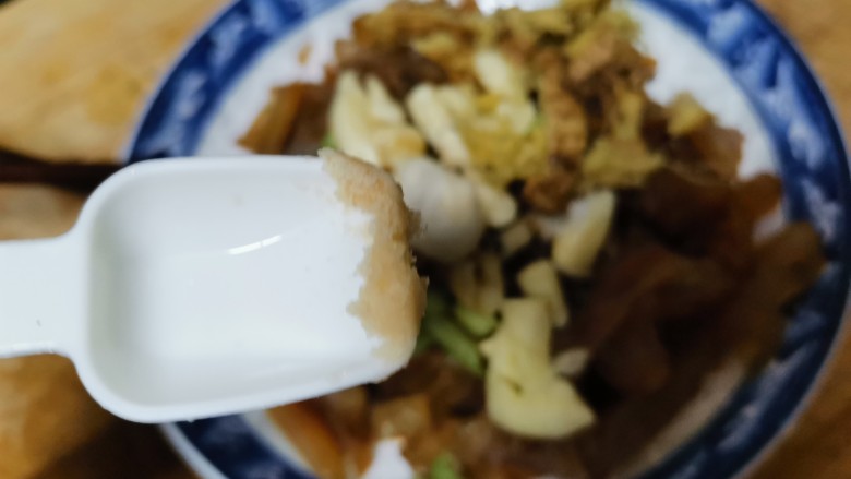 爽脆可口,人人都爱吃的凉拌酸辣海蜇皮,加鸡精,盐巴