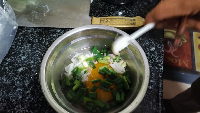 营养美味,提高免疫力,老公孩子都爱吃的煎鹅蛋,你值得拥有,加入盐巴